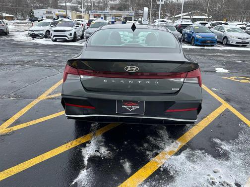 2025 Hyundai ELANTRA HEV SEL Sport