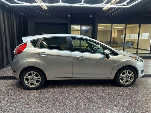 Ingot Silver Metallic 2014 Ford Fiesta SE