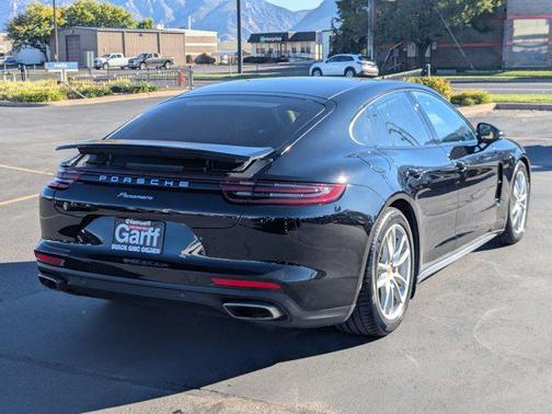 2017 Porsche Panamera 4