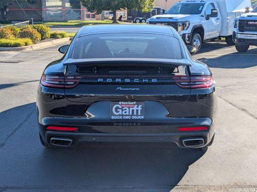 2017 Porsche Panamera 4