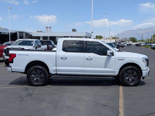 2023 Ford F-150 Lightning LARIAT