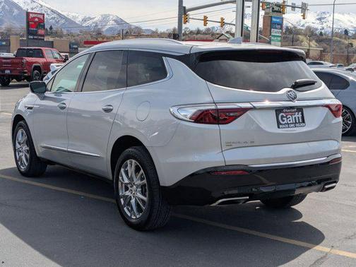 2022 Buick Enclave AWD Essence