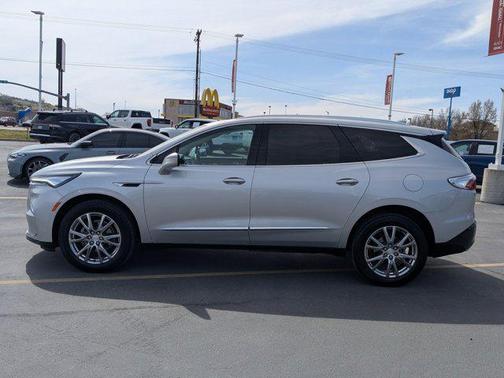 2022 Buick Enclave AWD Essence