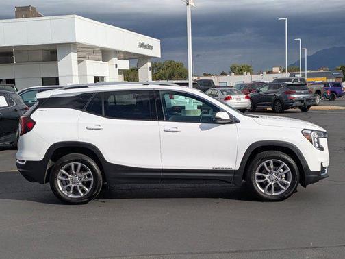 2022 GMC Terrain SLT
