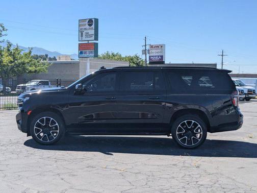 2023 Chevrolet Suburban RST