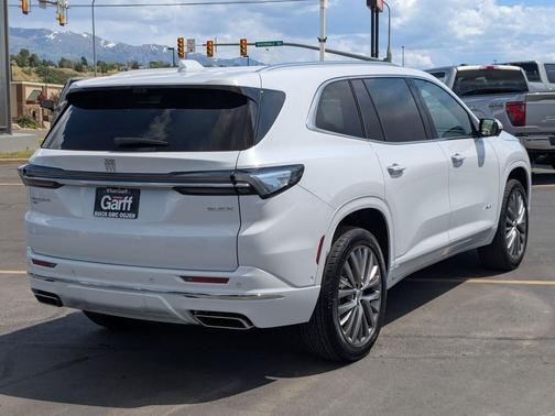 Iridescent White Tricoat 2026 Buick Enclave Avenir FWD