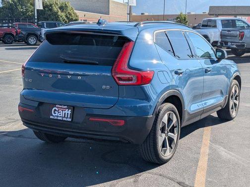 2024 Volvo XC40 B5 Plus Dark Theme