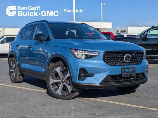 2024 Volvo XC40 B5 Plus Dark Theme