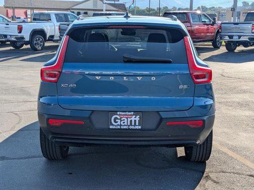 2024 Volvo XC40 B5 Plus Dark Theme