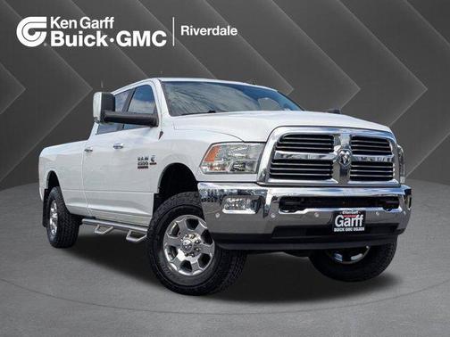 2017 RAM 2500 Big Horn Crew Cab 4x4 8' Box
