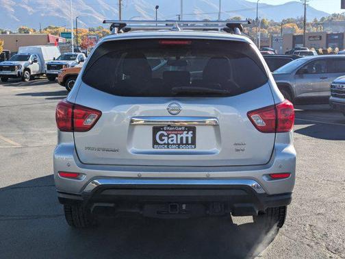 2019 Nissan Pathfinder SV