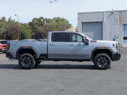 2025 GMC Sierra 2500 AT4