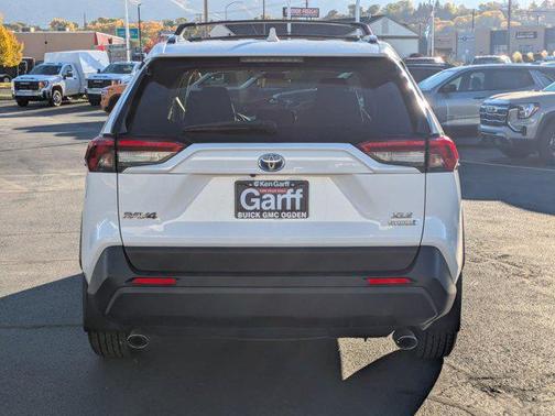 2020 Toyota RAV4 Hybrid XLE