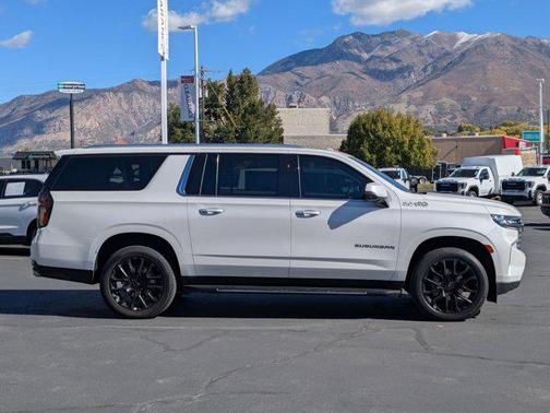 2023 Chevrolet Suburban 4WD High Country