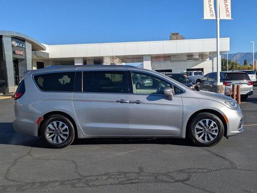 2021 Chrysler Pacifica Touring L