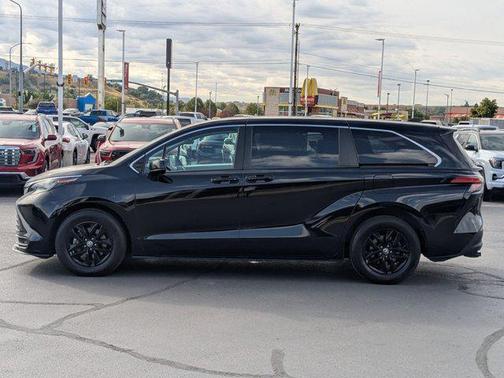 2021 Toyota Sienna LE