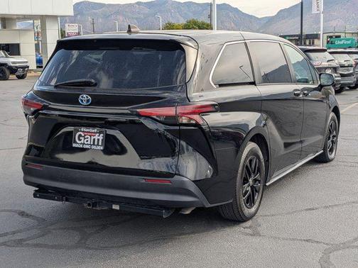 2021 Toyota Sienna LE