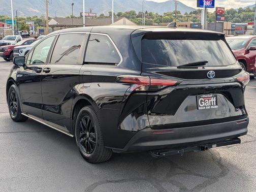 2021 Toyota Sienna LE