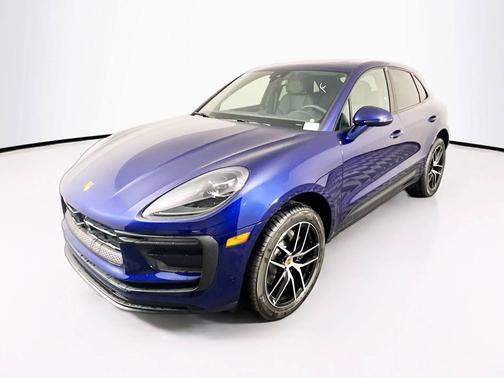 Gentian Blue Metallic 2026 Porsche Macan