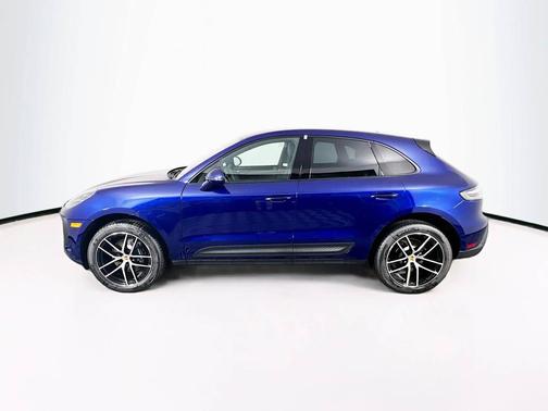 Gentian Blue Metallic 2026 Porsche Macan
