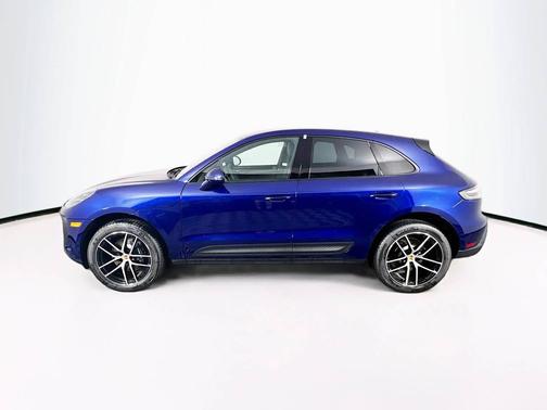 Gentian Blue Metallic 2026 Porsche Macan