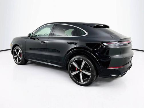 Chromite Black Metallic 2026 Porsche Cayenne