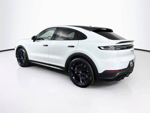 Carrara White Metallic 2025 Porsche Cayenne