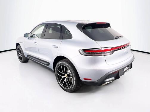 Dolomite Silver Metallic 2026 Porsche Macan