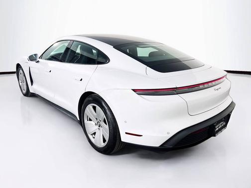2022 Porsche Taycan 