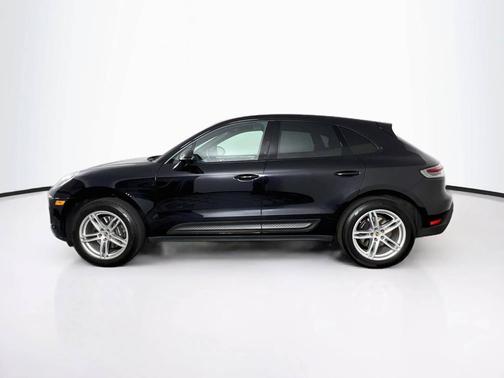 Jet Black Metallic 2023 Porsche Macan
