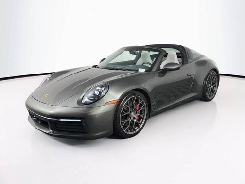 Aventurine Green Metallic 2024 Porsche 911