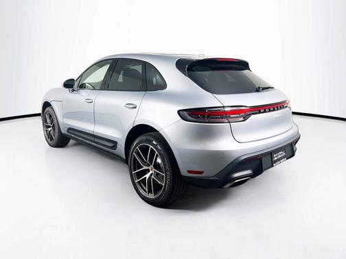 Dolomite Silver Metallic 2026 Porsche Macan