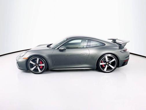 Aventurine Green Metallic 2024 Porsche 911