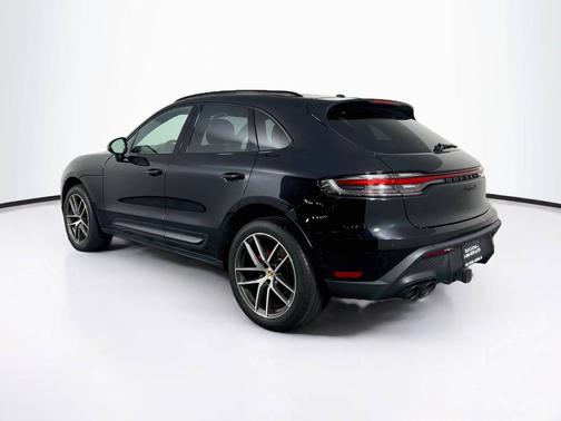Jet Black Metallic 2024 Porsche Macan