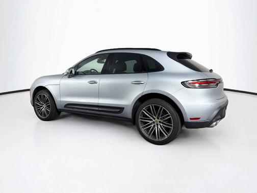Dolomite Silver Metallic 2026 Porsche Macan