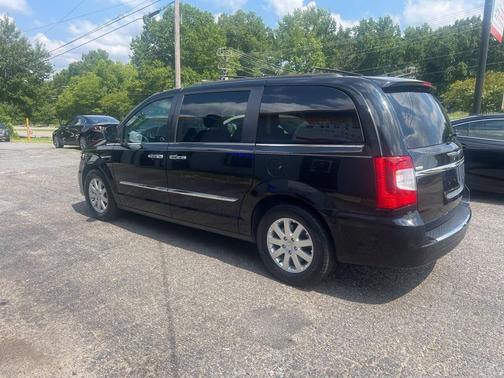 2016 Chrysler Town & Country Touring
