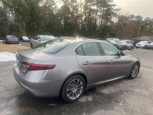 2018 Alfa Romeo Giulia Base