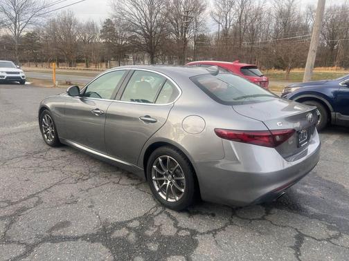 2018 Alfa Romeo Giulia Base