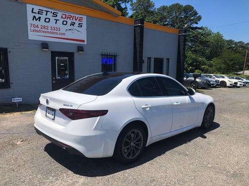 Alfa White 2018 Alfa Romeo Giulia Sport