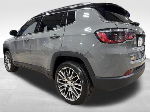 Sting-Gray Clearcoat 2024 Jeep Compass Limited