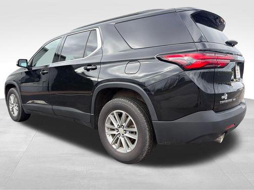 Mosaic Black Metallic 2022 Chevrolet Traverse LT Leather