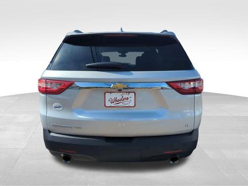 Silver Ice Metallic 2021 Chevrolet Traverse LT Leather