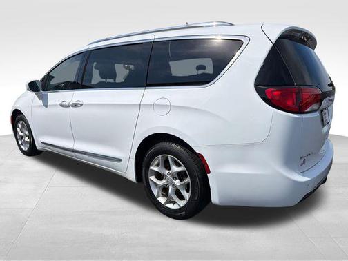 Bright White Clearcoat 2018 Chrysler Pacifica Touring-L Plus