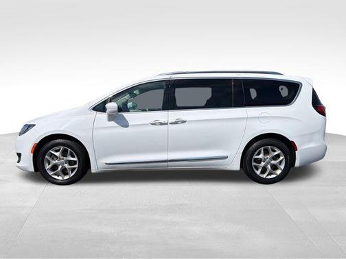Bright White Clearcoat 2018 Chrysler Pacifica Touring-L Plus