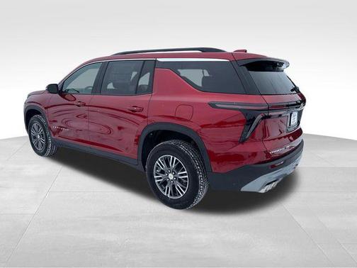 Radiant Red Tintcoat 2026 Chevrolet Traverse LT