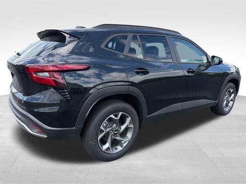 Mosaic Black Metallic 2026 Chevrolet Trax LT