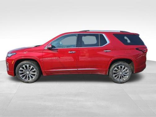 Radiant Red Tintcoat 2023 Chevrolet Traverse Premier