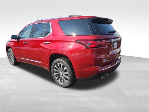 Radiant Red Tintcoat 2023 Chevrolet Traverse Premier