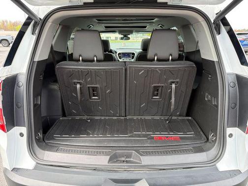 White Frost Tricoat 2023 GMC Acadia AWD SLT
