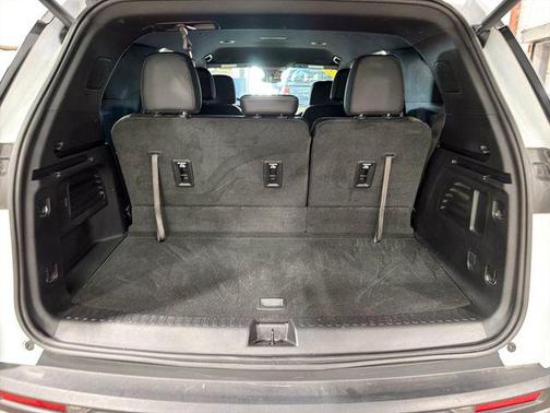 Summit White 2025 Chevrolet Traverse LT